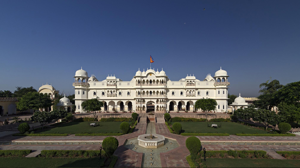 Cycle your way up to Nahargarh Fort