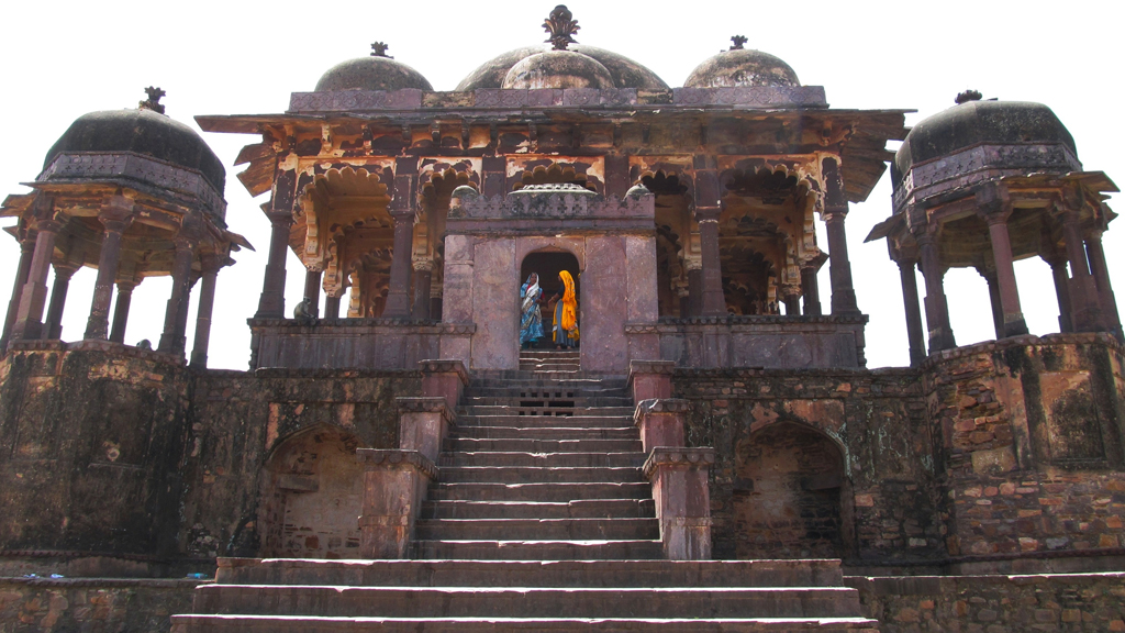 Strolling up to Ranthambore Fort