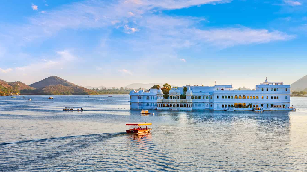 Cycle your way up to Nahargarh Fort